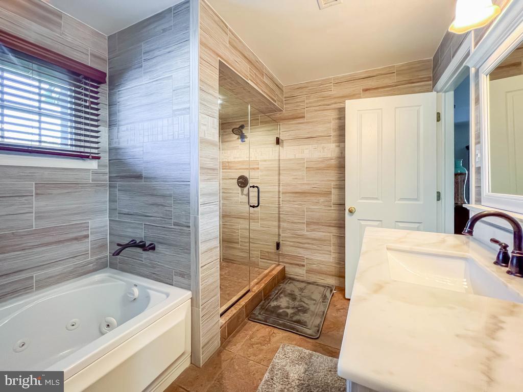 RED ROSE GATE - Residential