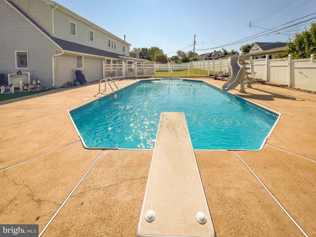 RED ROSE GATE - Residential