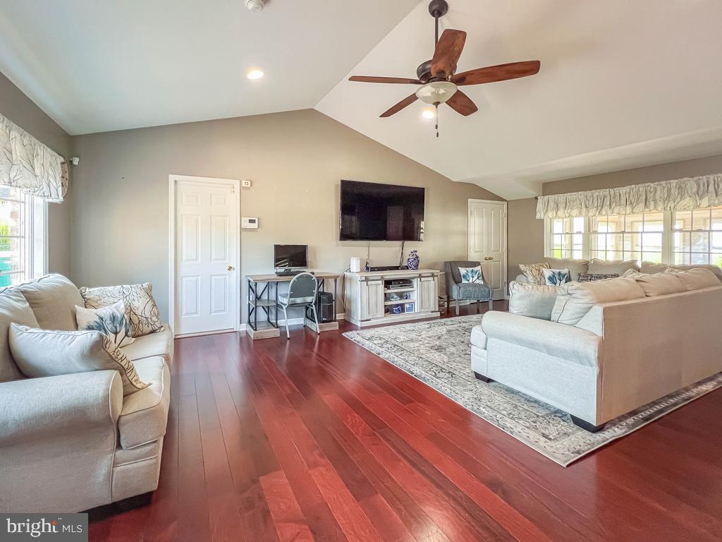 RED ROSE GATE - Residential