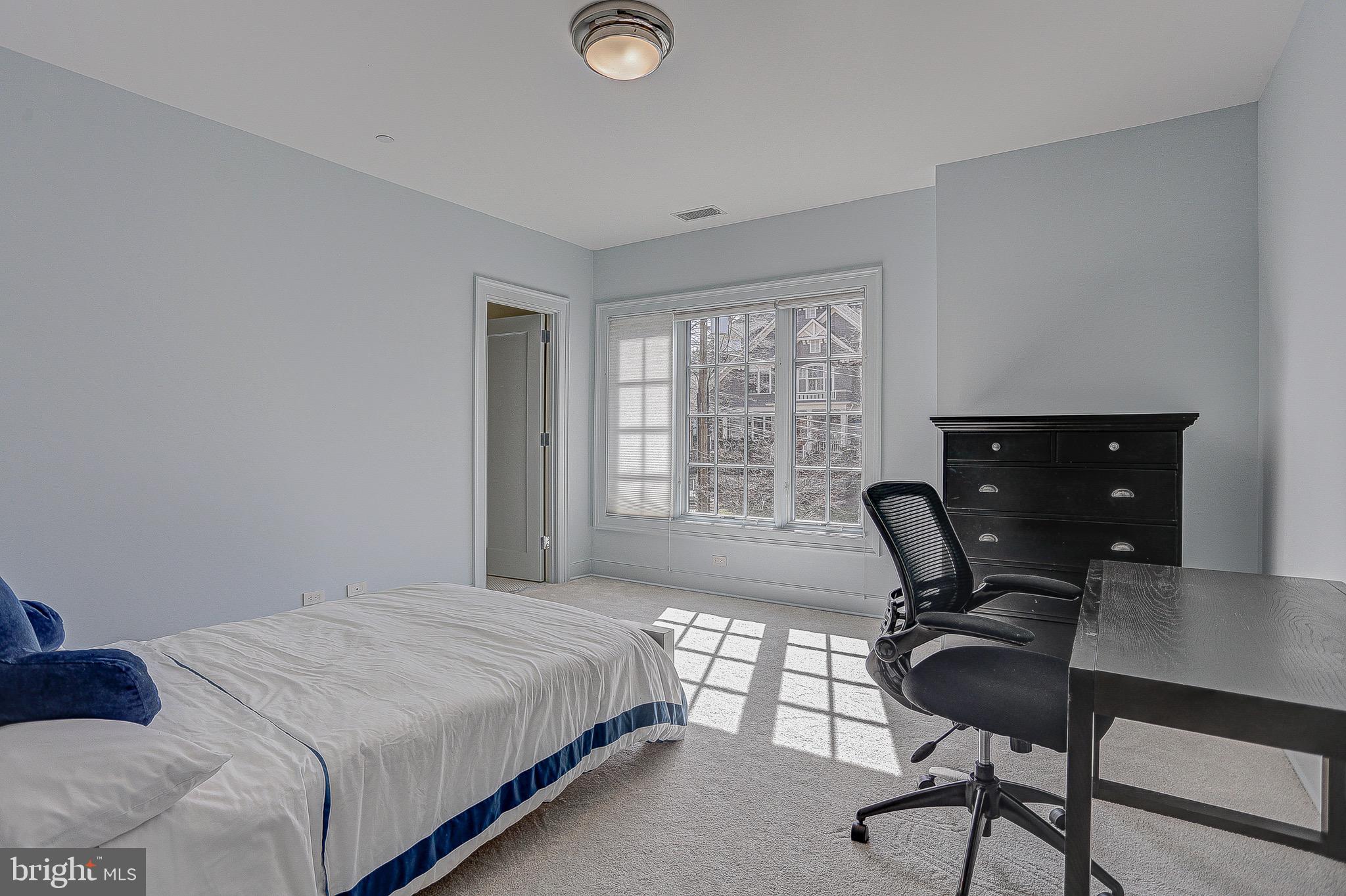 GREENWICH FOREST - Residential