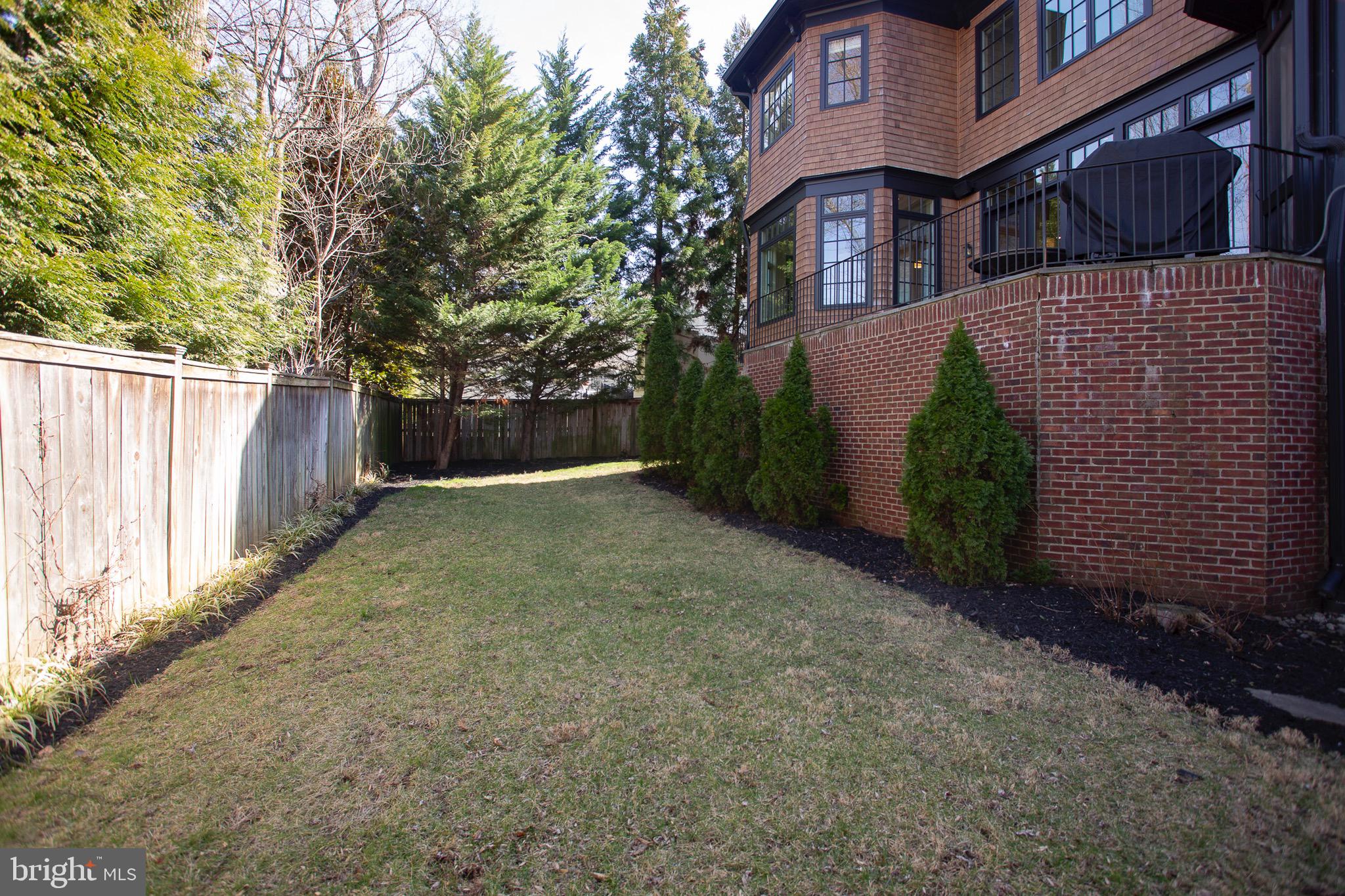 GREENWICH FOREST - Residential