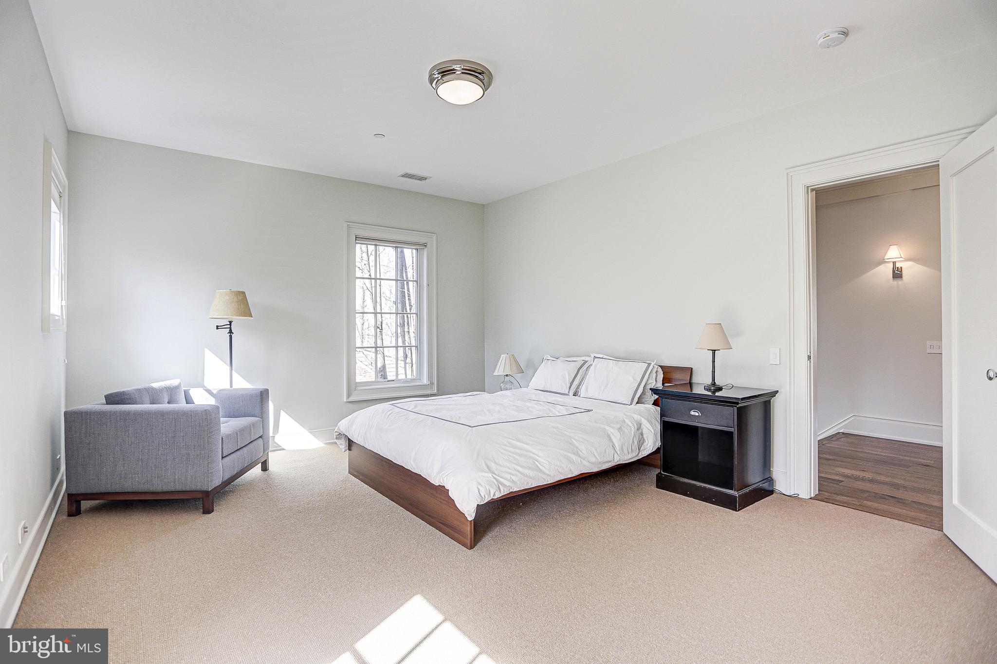 GREENWICH FOREST - Residential