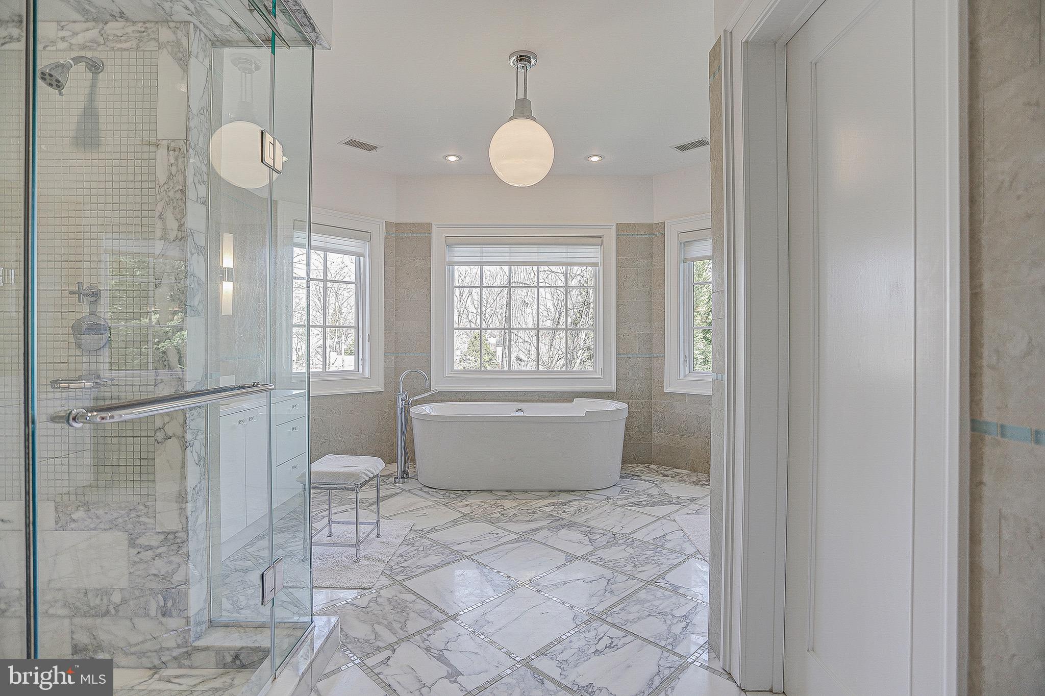 GREENWICH FOREST - Residential