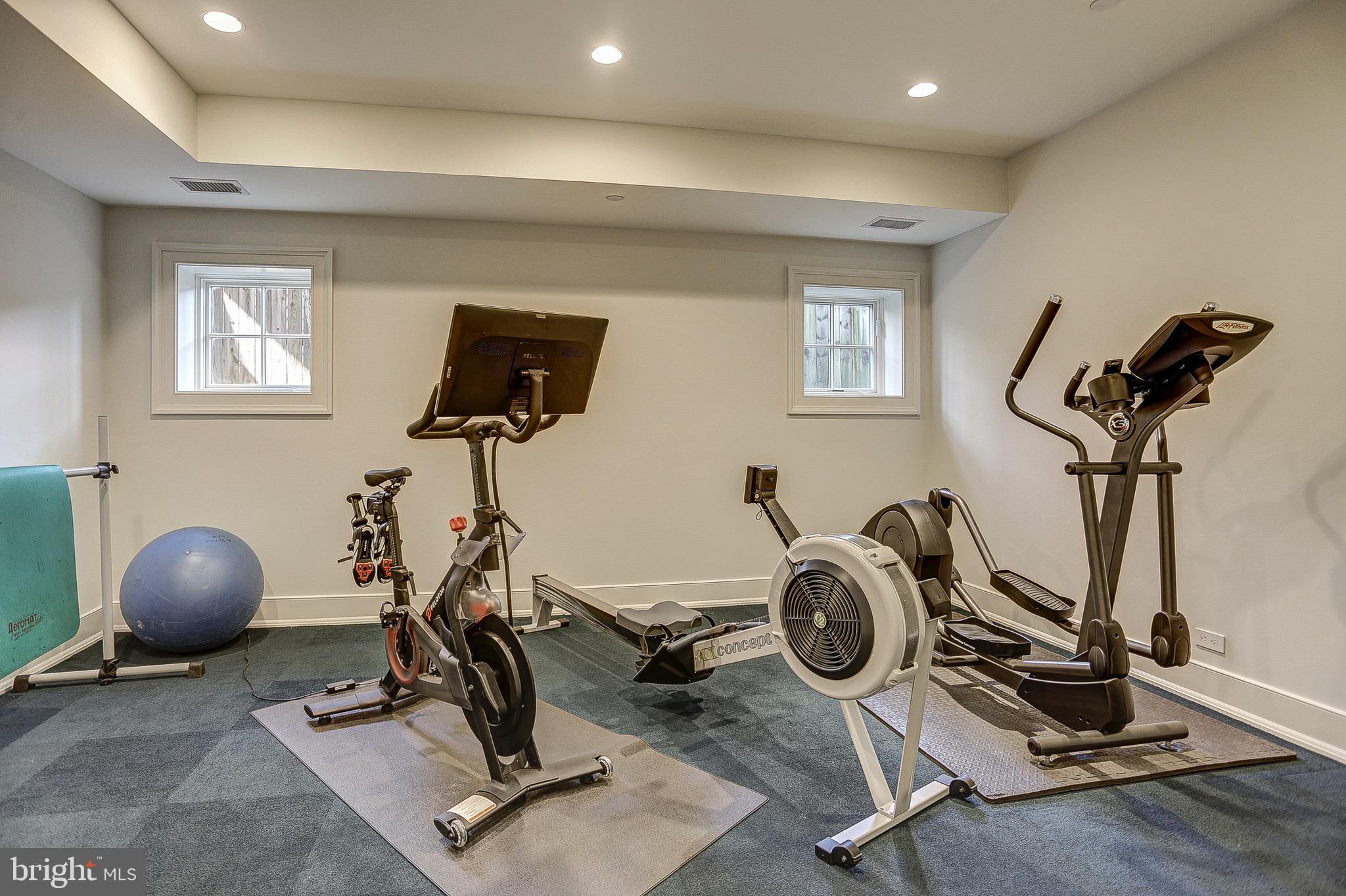 GREENWICH FOREST - Residential