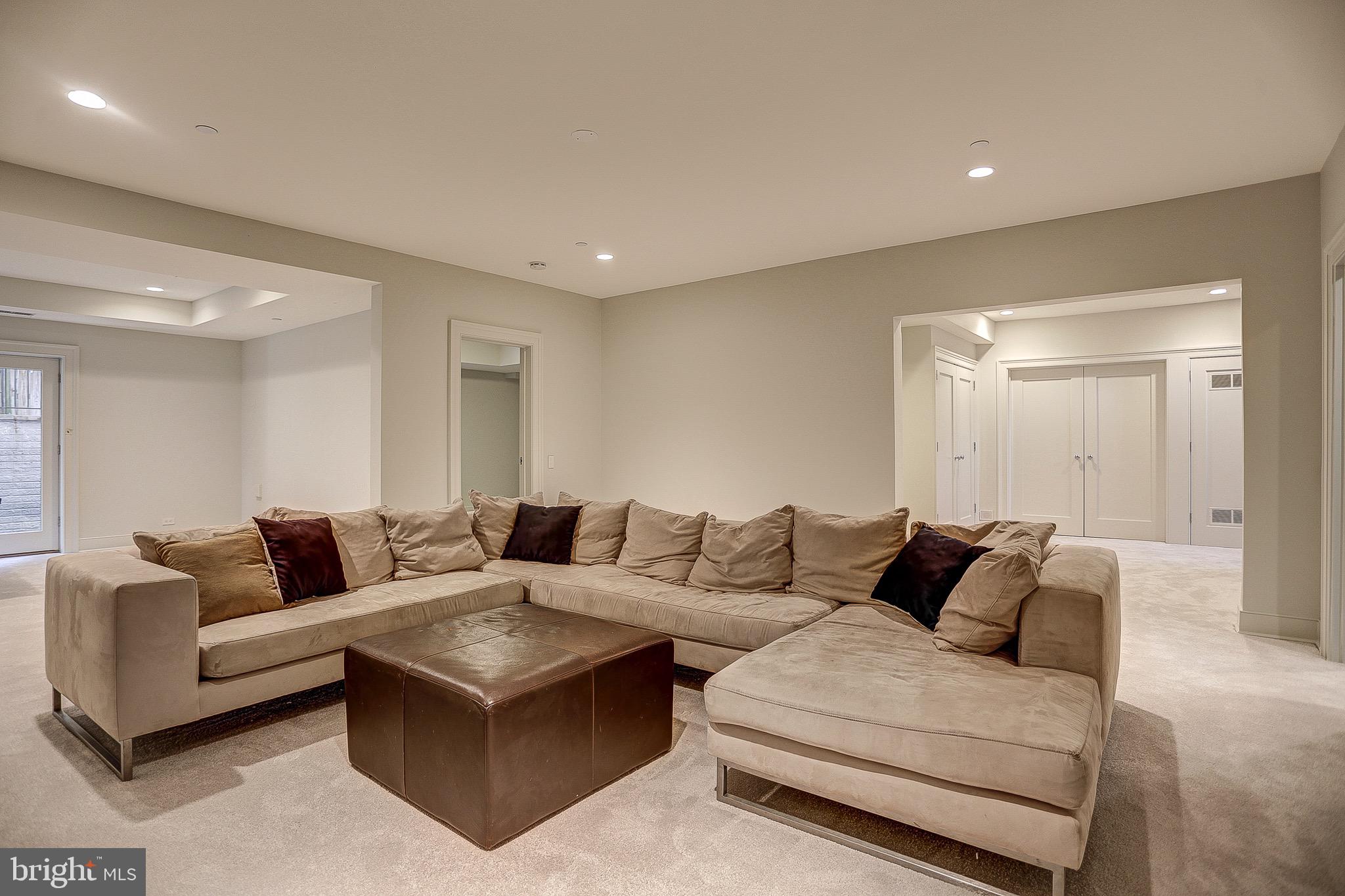 GREENWICH FOREST - Residential