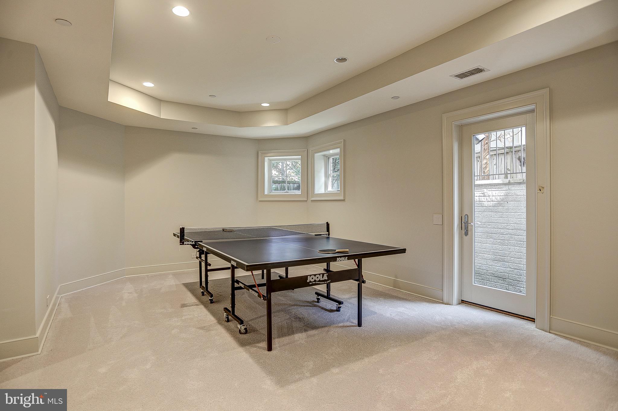 GREENWICH FOREST - Residential