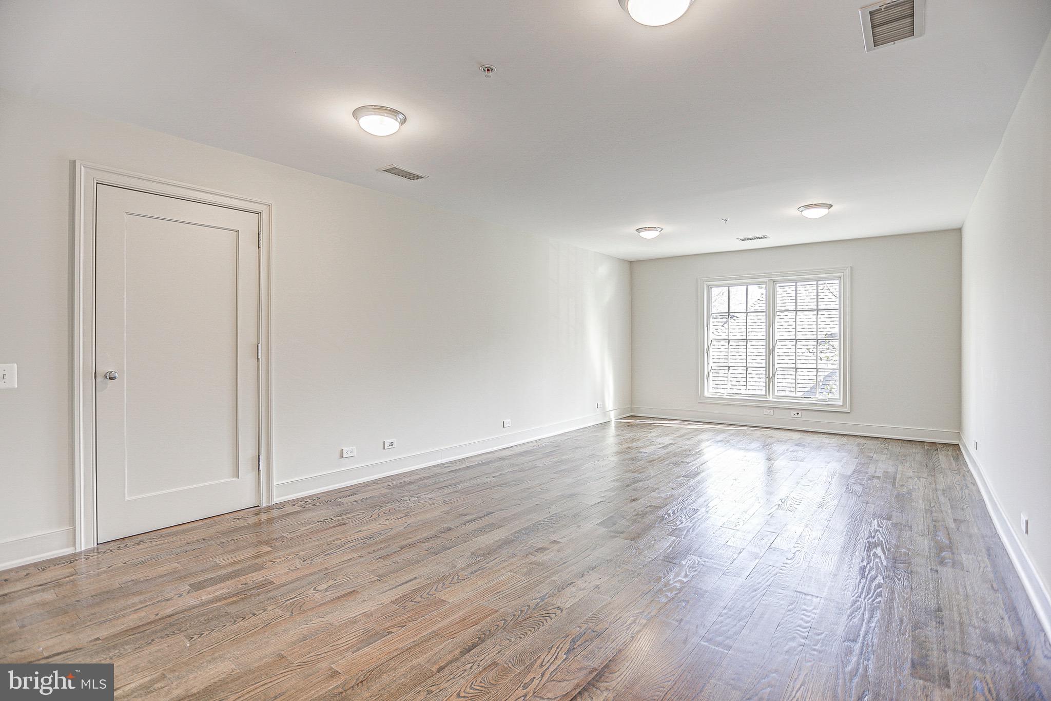 GREENWICH FOREST - Residential