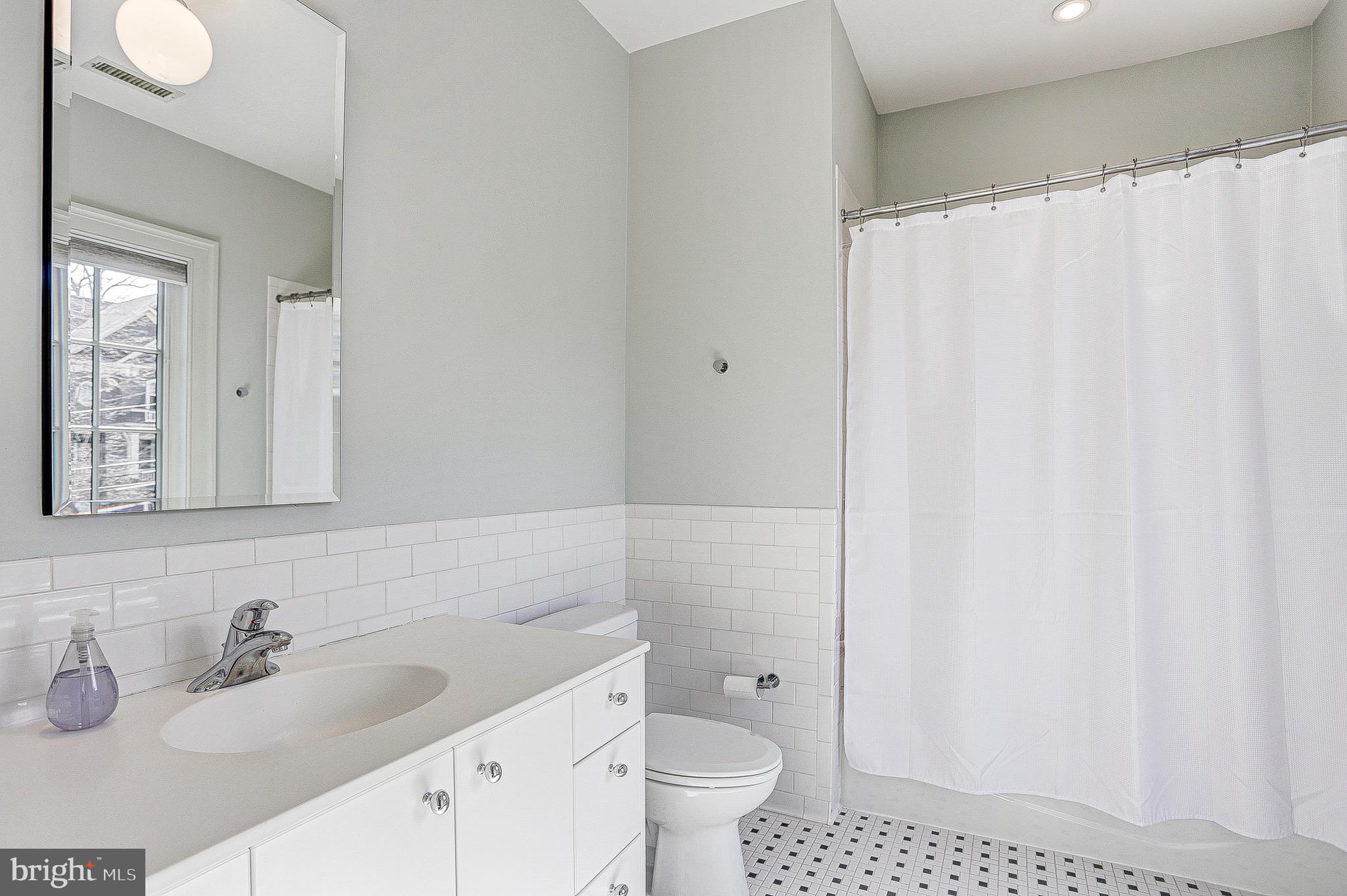 GREENWICH FOREST - Residential