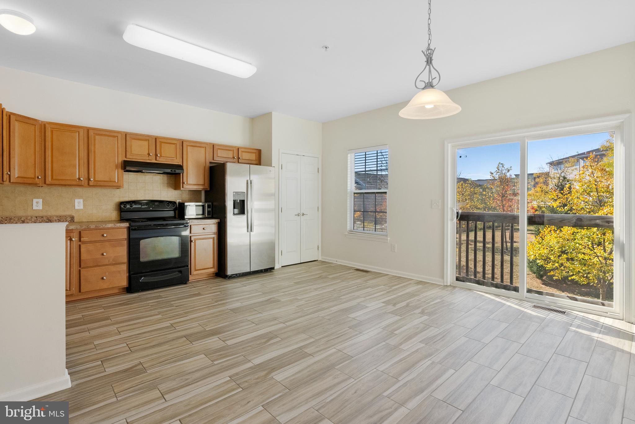 HIGHVIEW AT MONTGOME - Residential Lease