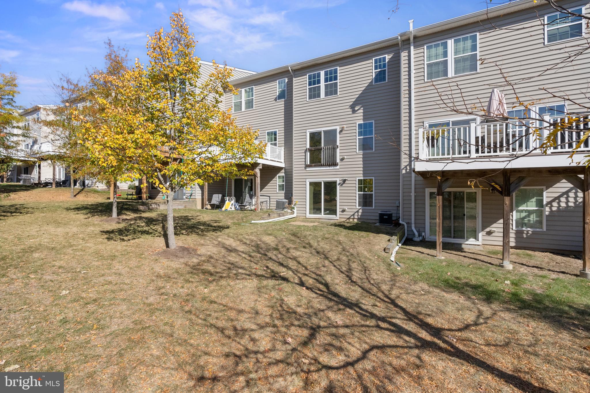 HIGHVIEW AT MONTGOME - Residential Lease