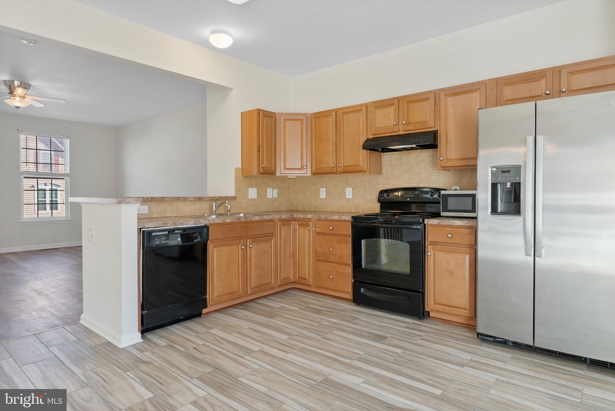 HIGHVIEW AT MONTGOME - Residential Lease