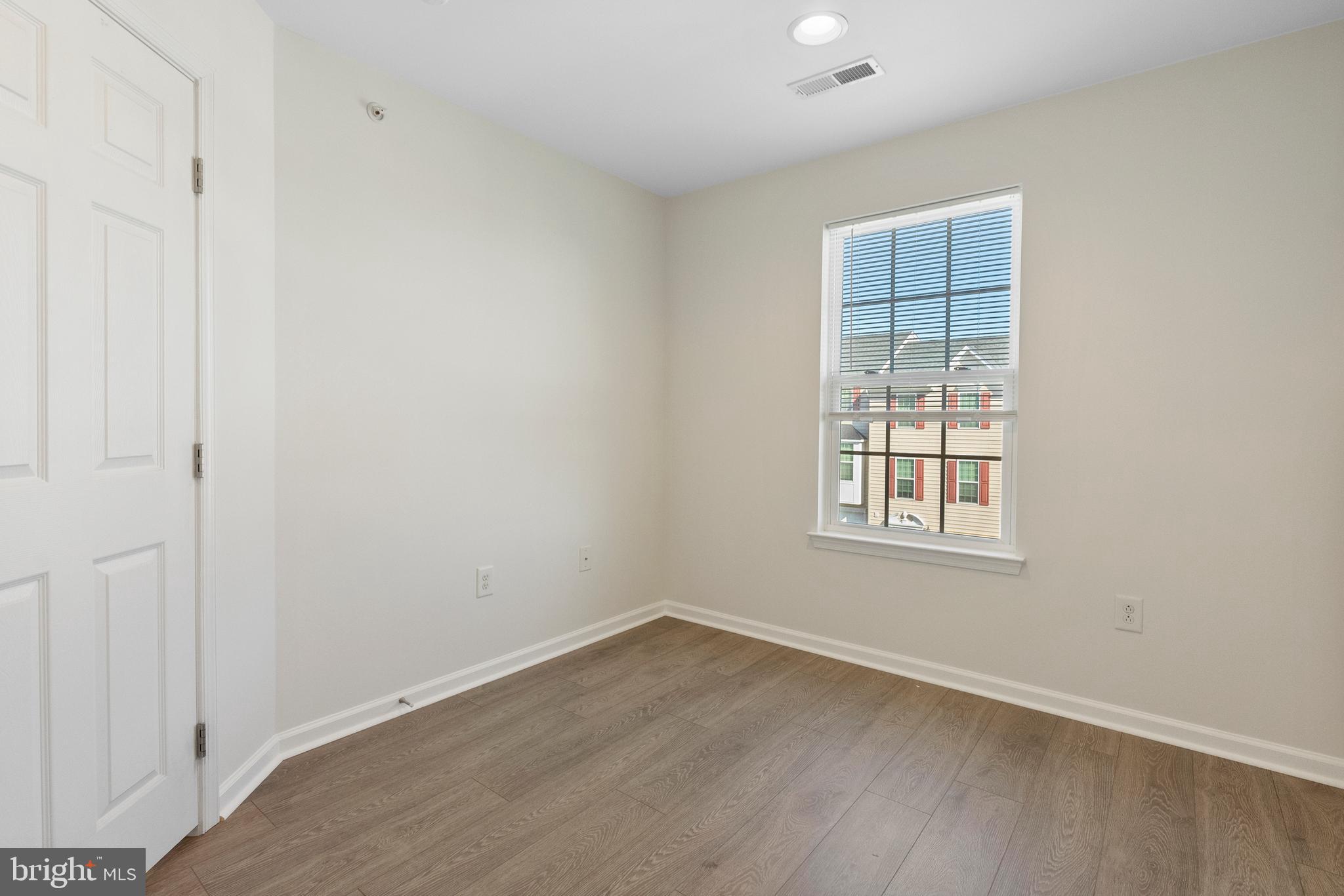 HIGHVIEW AT MONTGOME - Residential Lease