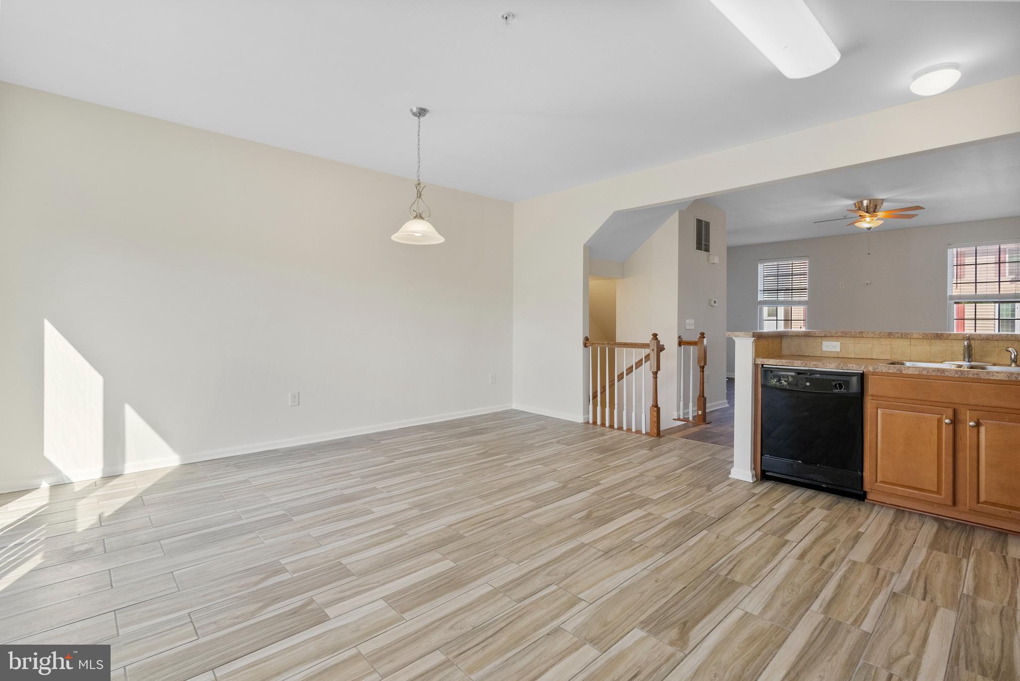 HIGHVIEW AT MONTGOME - Residential Lease