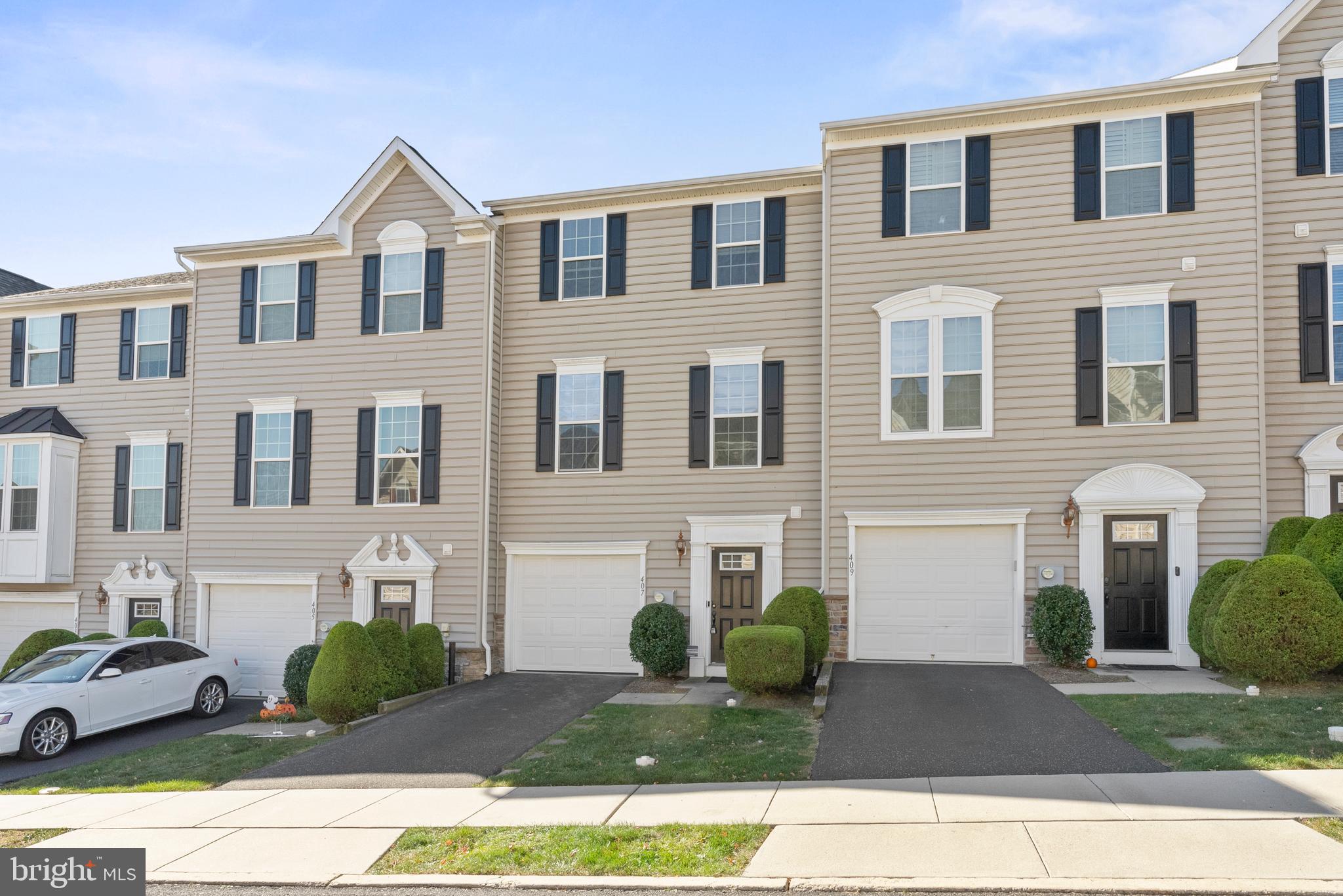 HIGHVIEW AT MONTGOME - Residential Lease