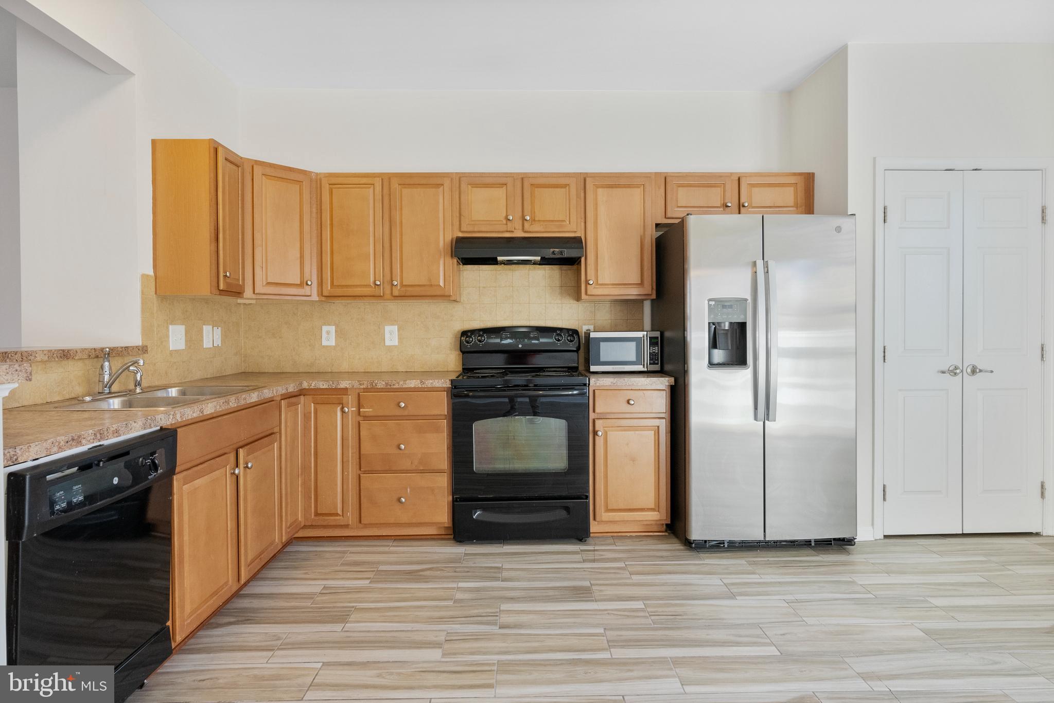 HIGHVIEW AT MONTGOME - Residential Lease