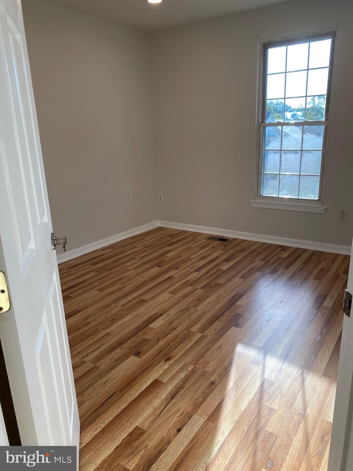 VILLAGE OF THOMAS RUN - Residential Lease
