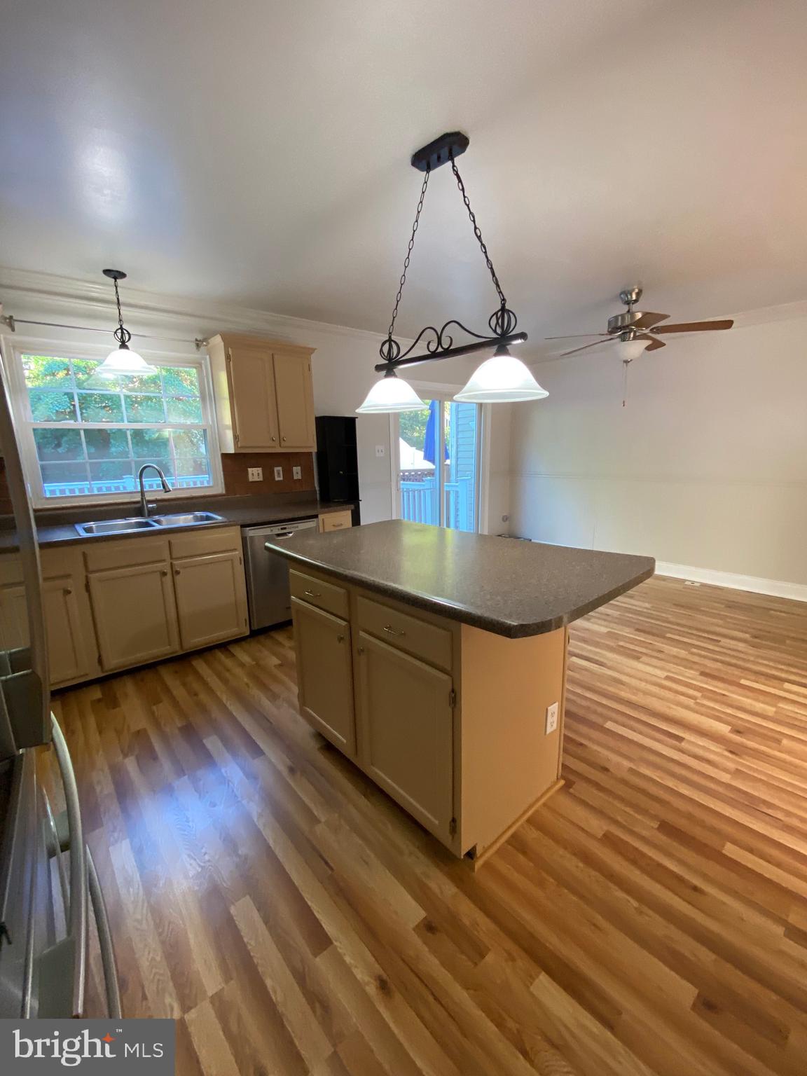 VILLAGE OF THOMAS RUN - Residential Lease