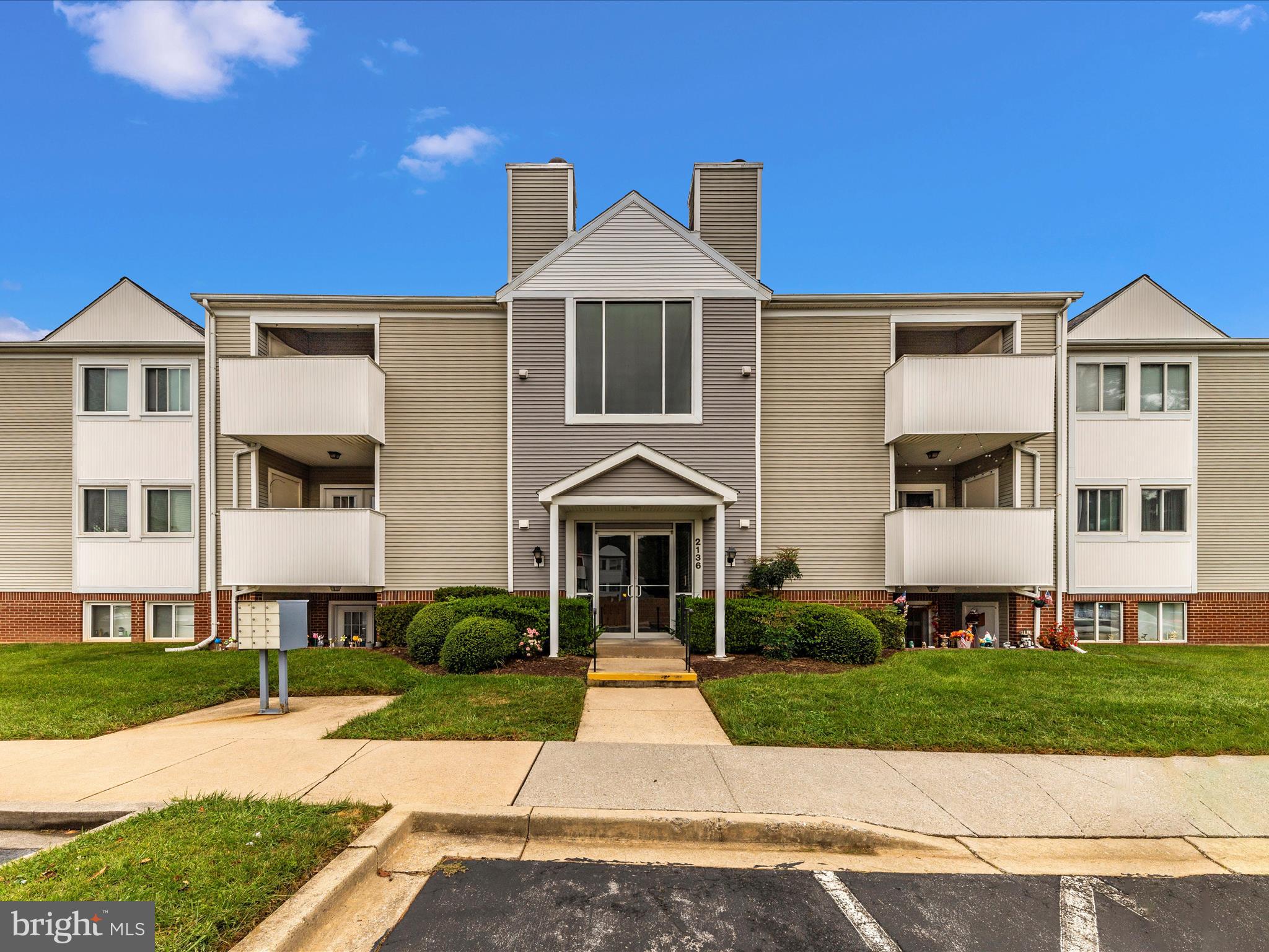 Gorgeous 2-bedroom, 2 full bathroom, top floor condo in Old Farm community. This lovingly maintained home has vaulted ceilings throughout, newer carpet, newer appliances, large private balcony, and excellent condition wood burning fireplace! Water heater is approximately 1-2 years old, HVAC is approximately 4-5 years old, all appliances approximately 1-3 years old. Convenient location to Ft. Detrick, downtown Frederick, and major commuter routes.