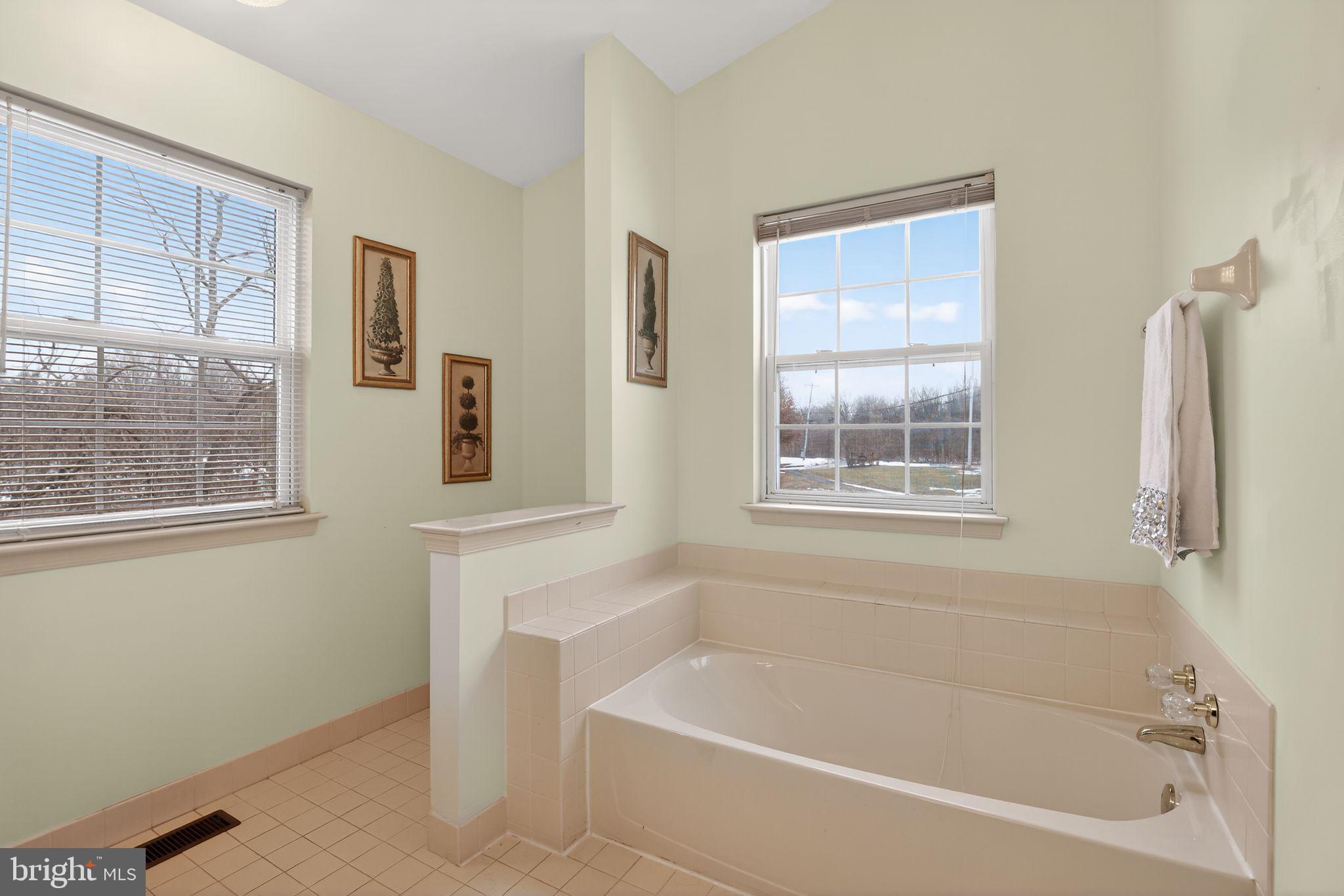 INDIAN CREEK - Residential