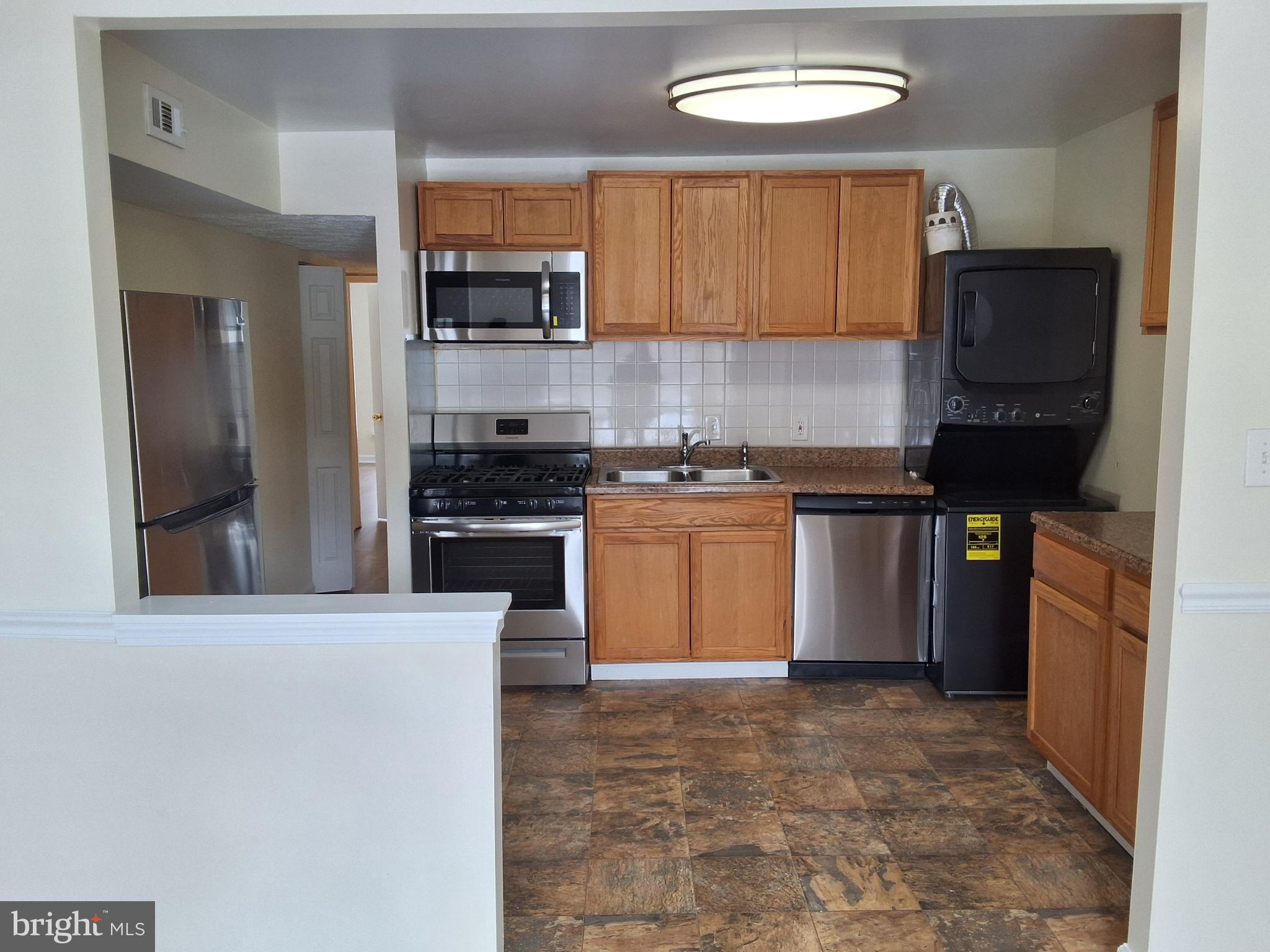 CHELSEA WOODS - Residential Lease