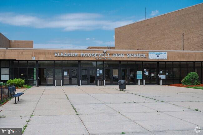 CHELSEA WOODS - Residential Lease