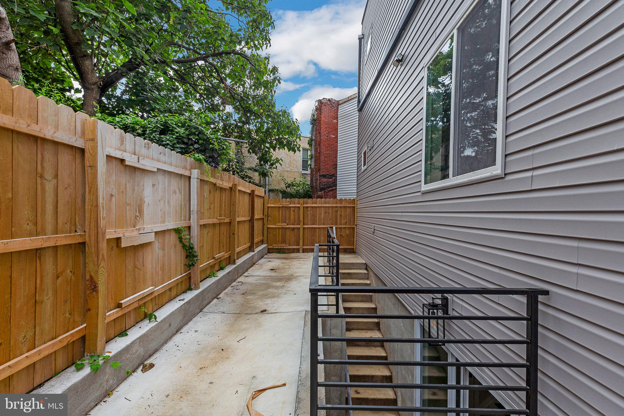 STRAWBERRY MANSION - Commercial Sale