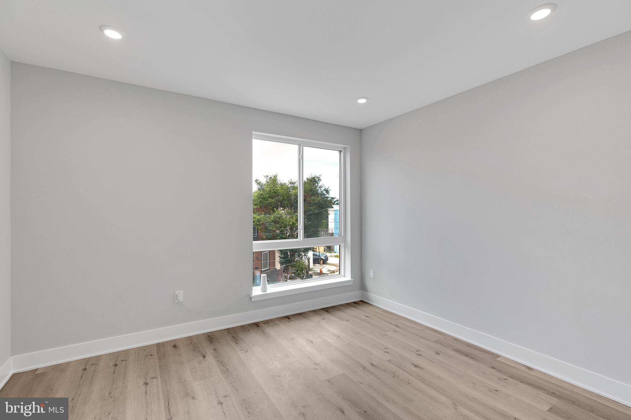 STRAWBERRY MANSION - Commercial Sale