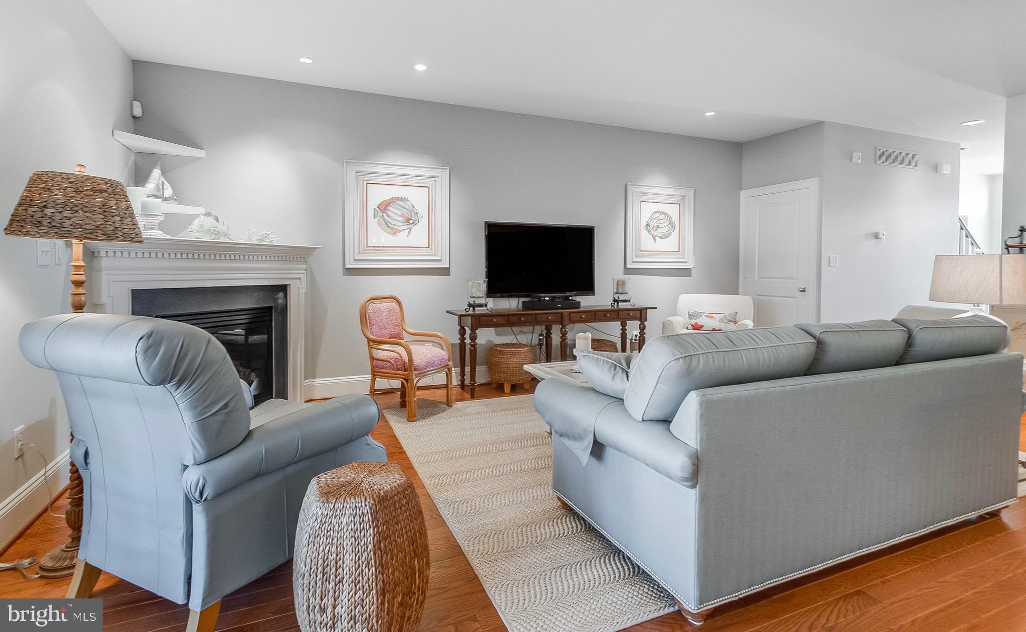 THE SEASONS - Residential