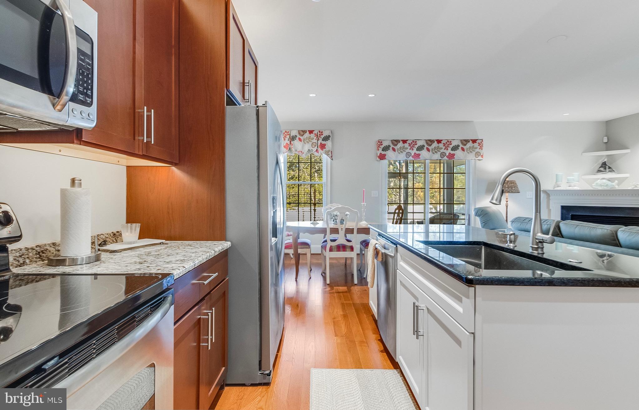 THE SEASONS - Residential