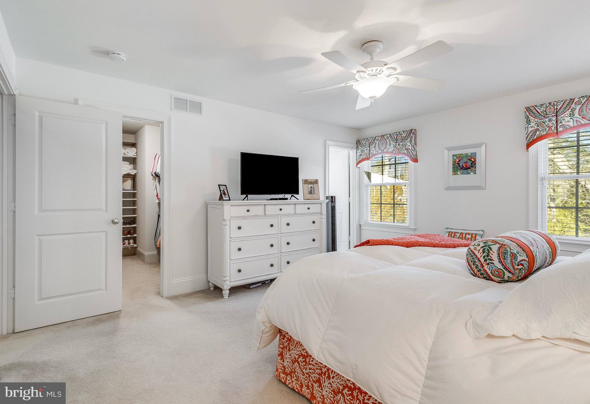 THE SEASONS - Residential