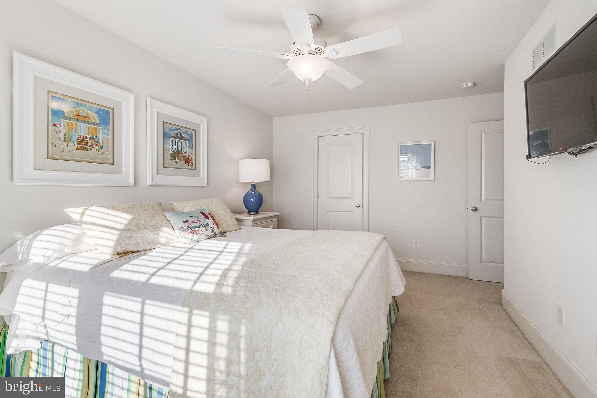 THE SEASONS - Residential