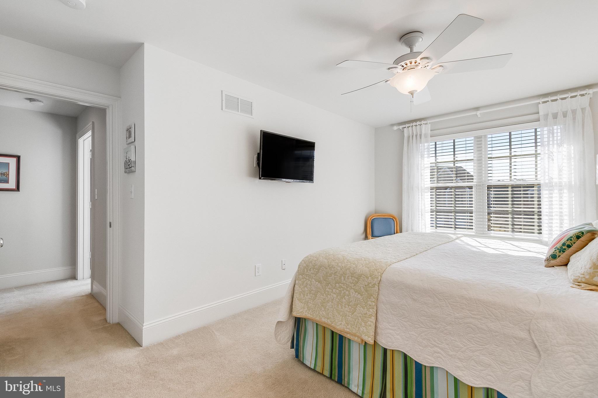 THE SEASONS - Residential