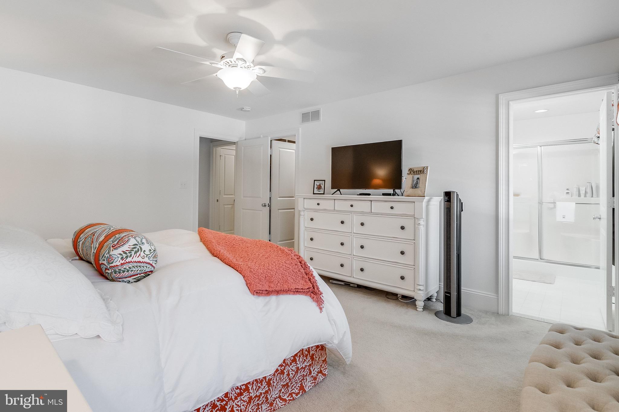 THE SEASONS - Residential