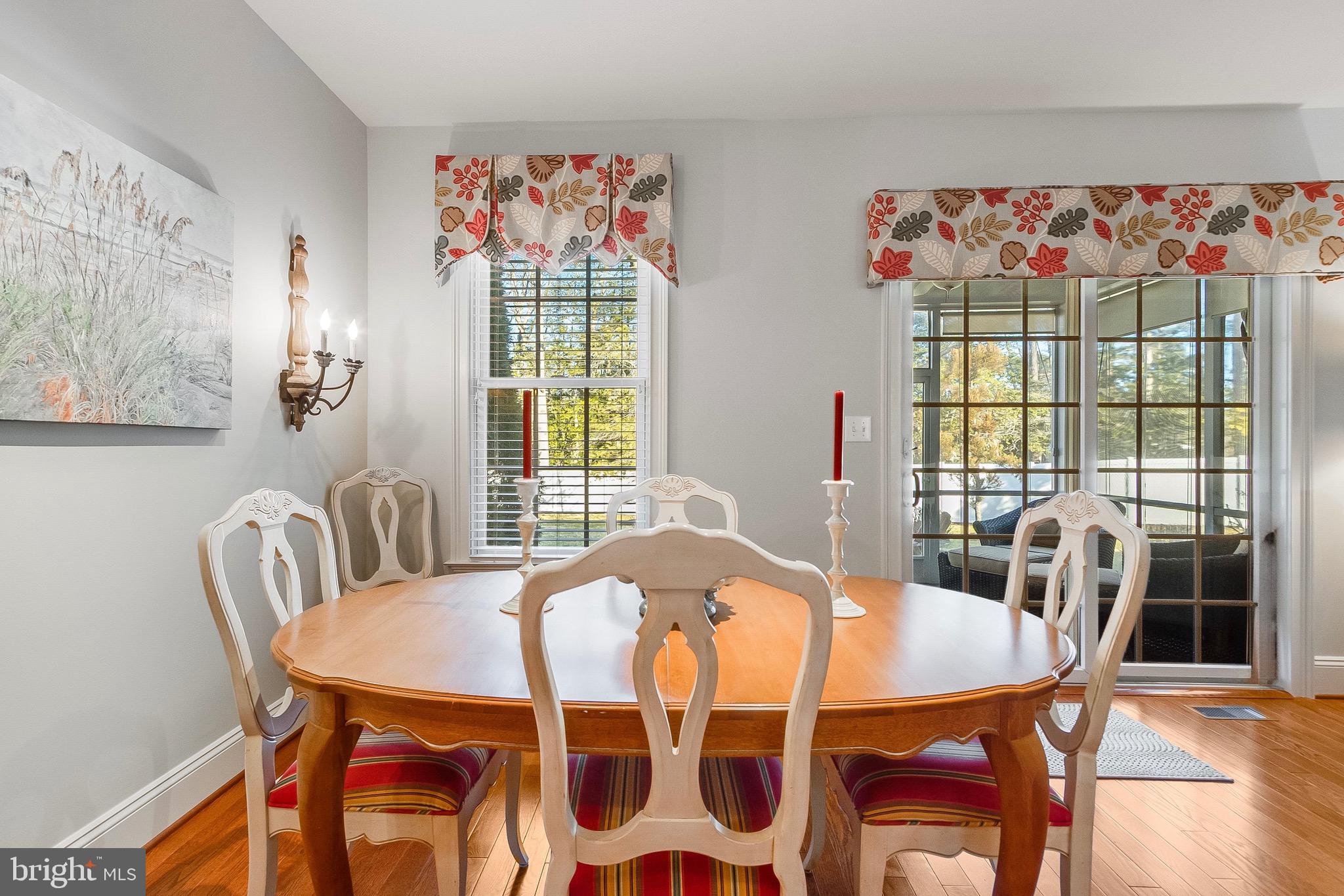 THE SEASONS - Residential