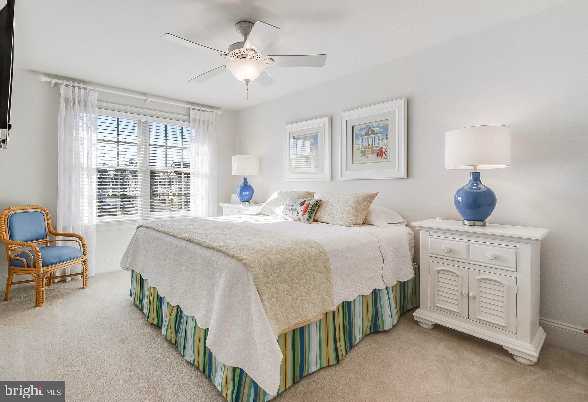 THE SEASONS - Residential