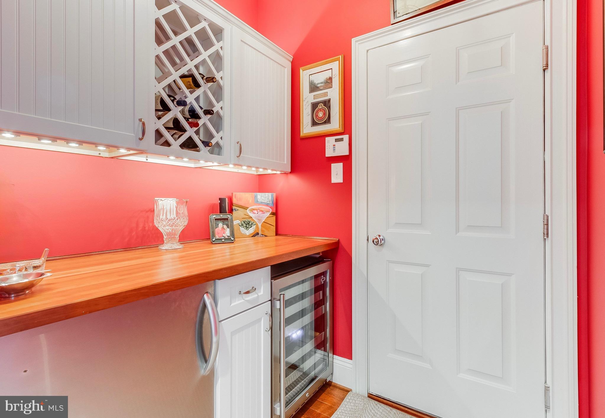 THE SEASONS - Residential