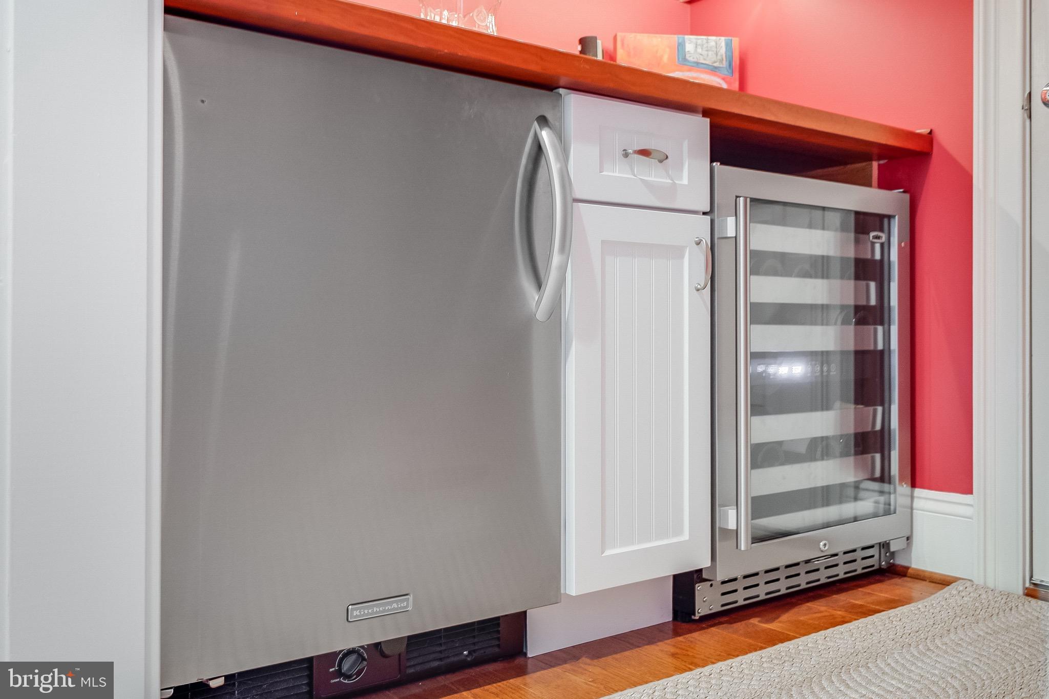 THE SEASONS - Residential