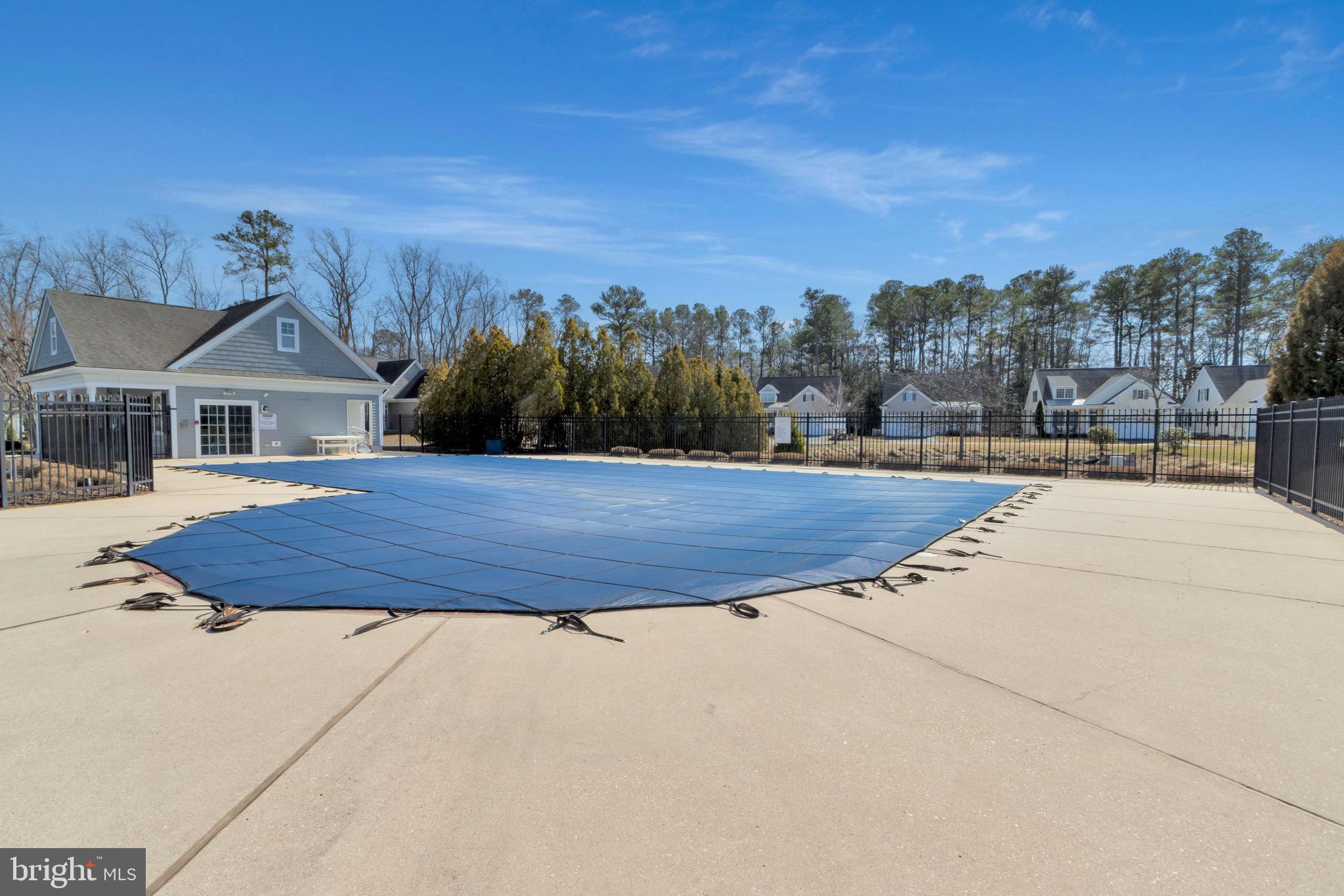 THE SEASONS - Residential