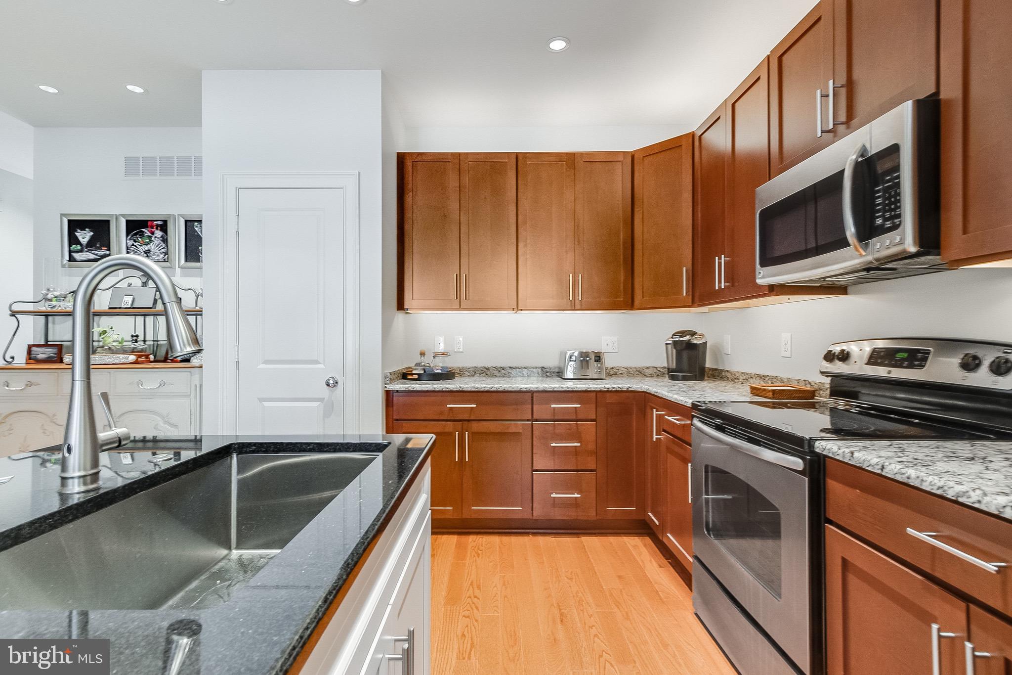 THE SEASONS - Residential