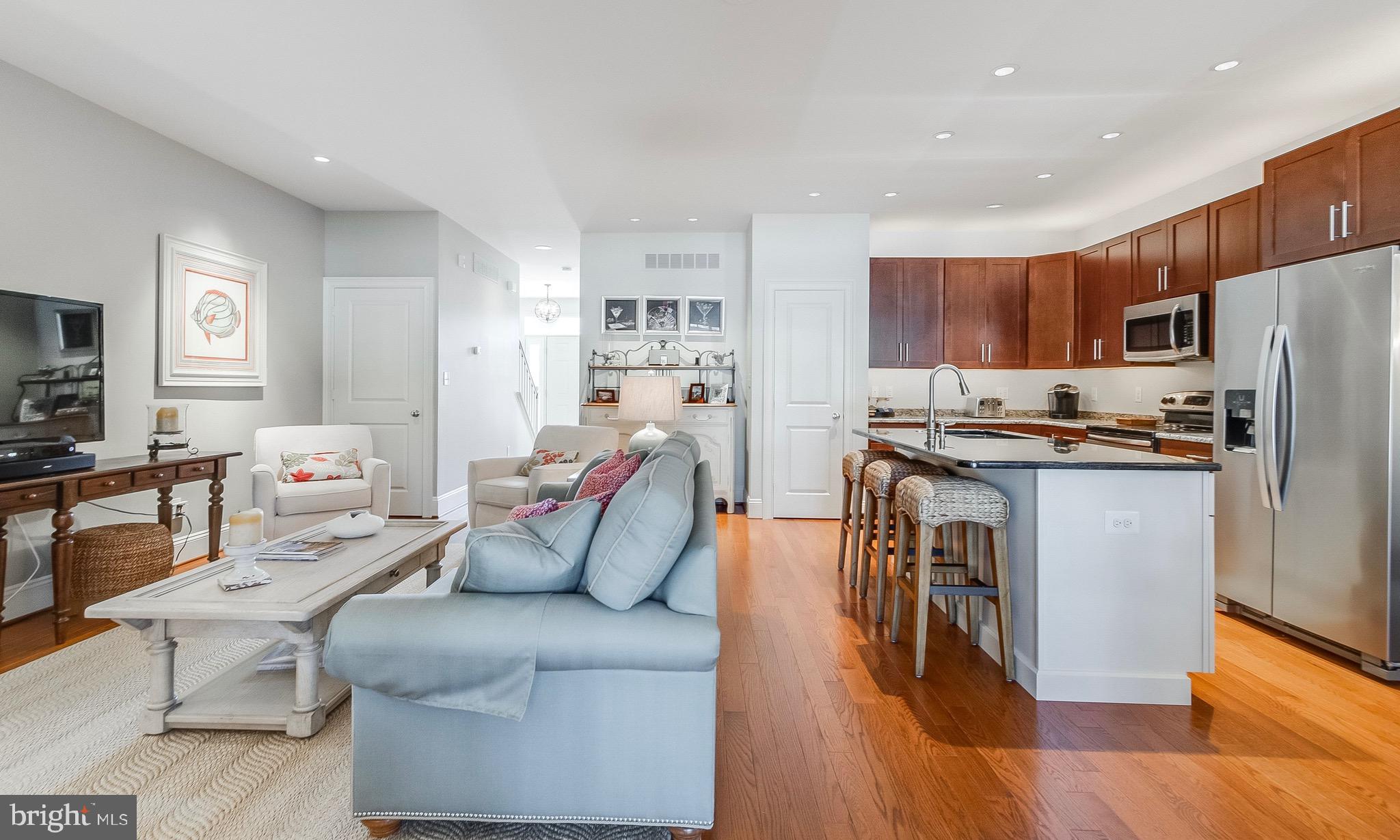 THE SEASONS - Residential