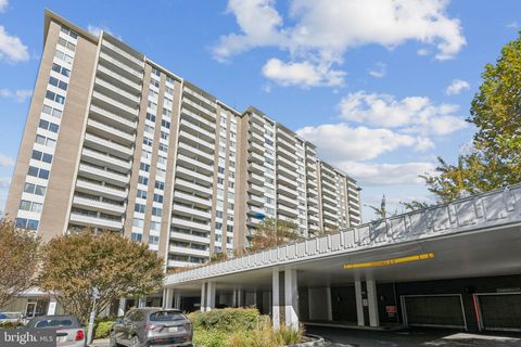 Photo of 5101 River Road #718, BETHESDA, MD 20816 (MLS # MDMC2206090)