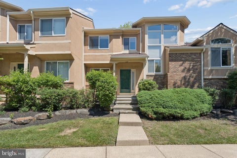 Photo of 41 Kingsland Circle, MONMOUTH JUNCTION, NJ 08852 (MLS # NJMX2013012)