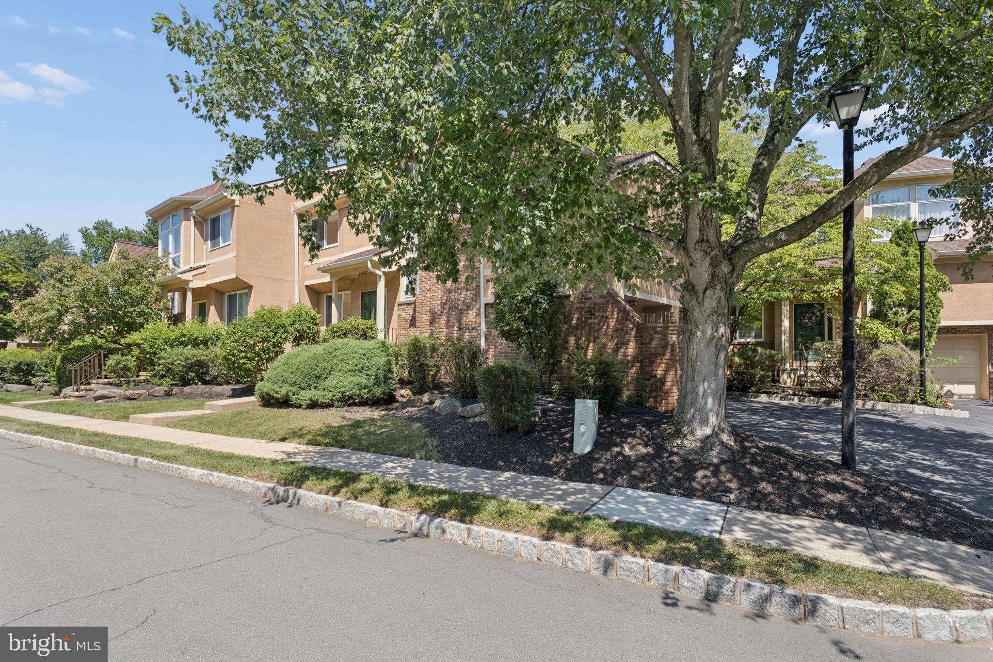 41 KINGSLAND CIRCLE