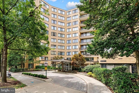 Photo of 4740 NW Connecticut Avenue NW #408, WASHINGTON, DC 20008 (MLS # DCDC2281426)