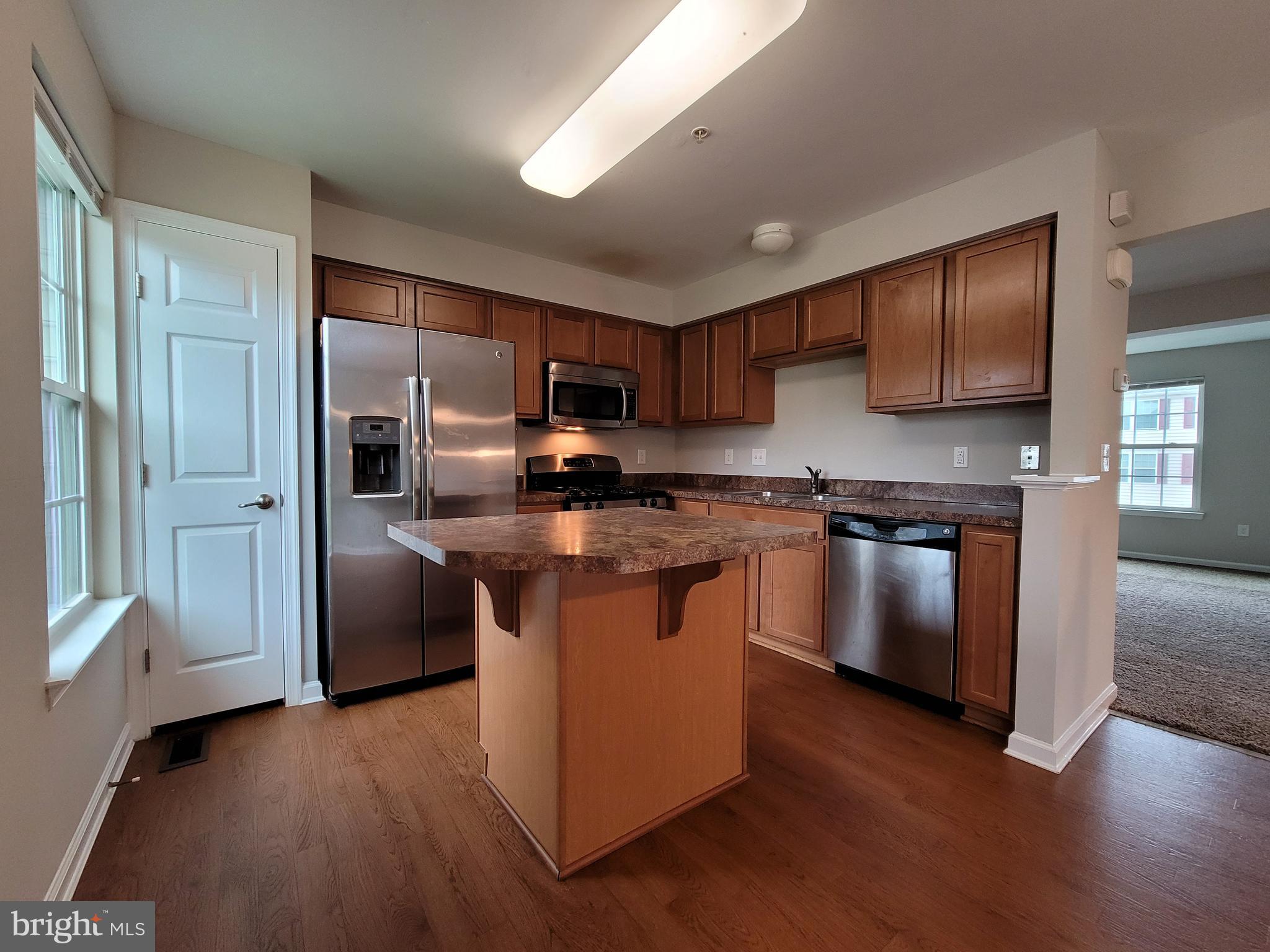 HIGHVIEW AT MONTGOME - Residential