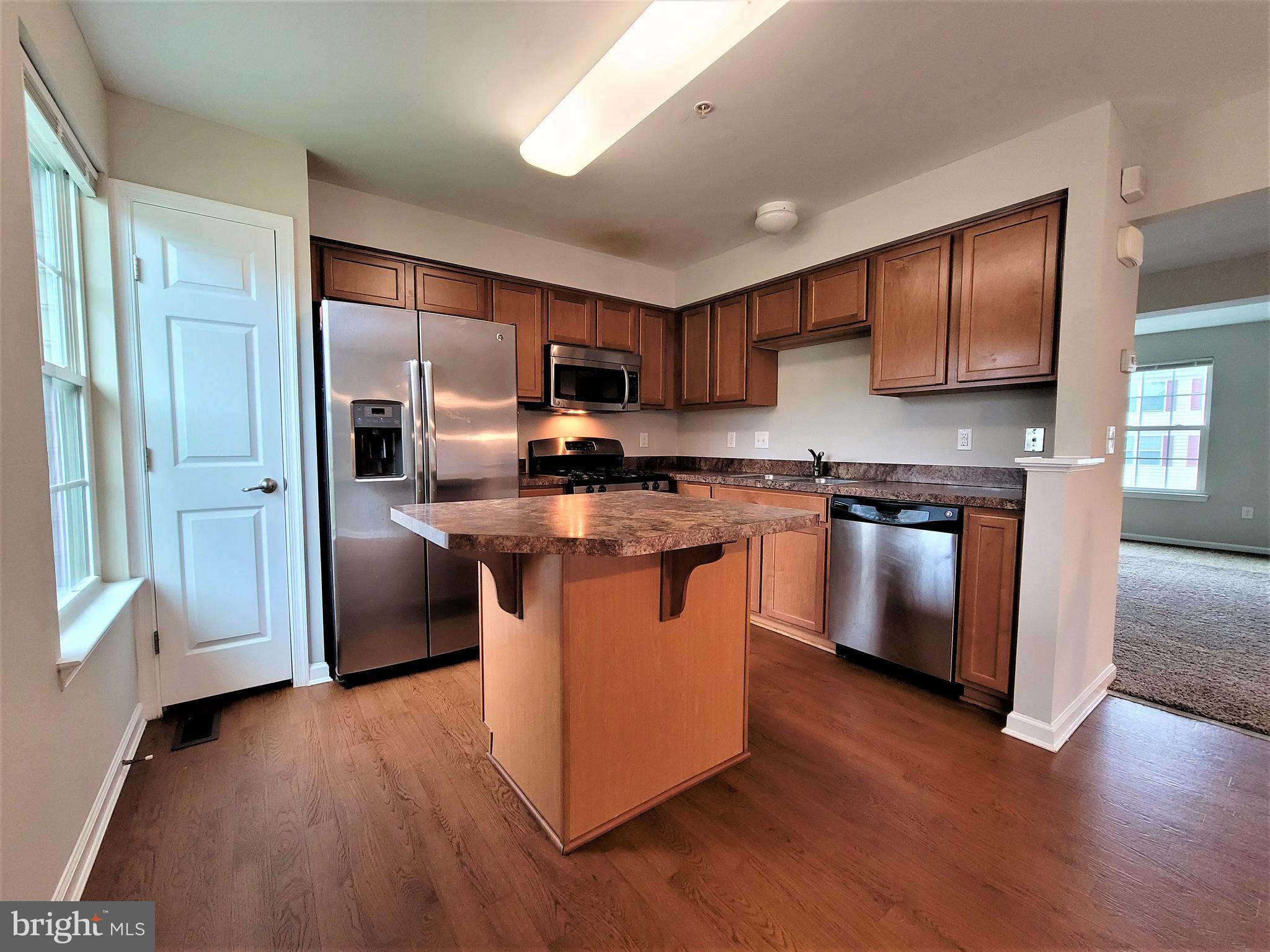 HIGHVIEW AT MONTGOME - Residential