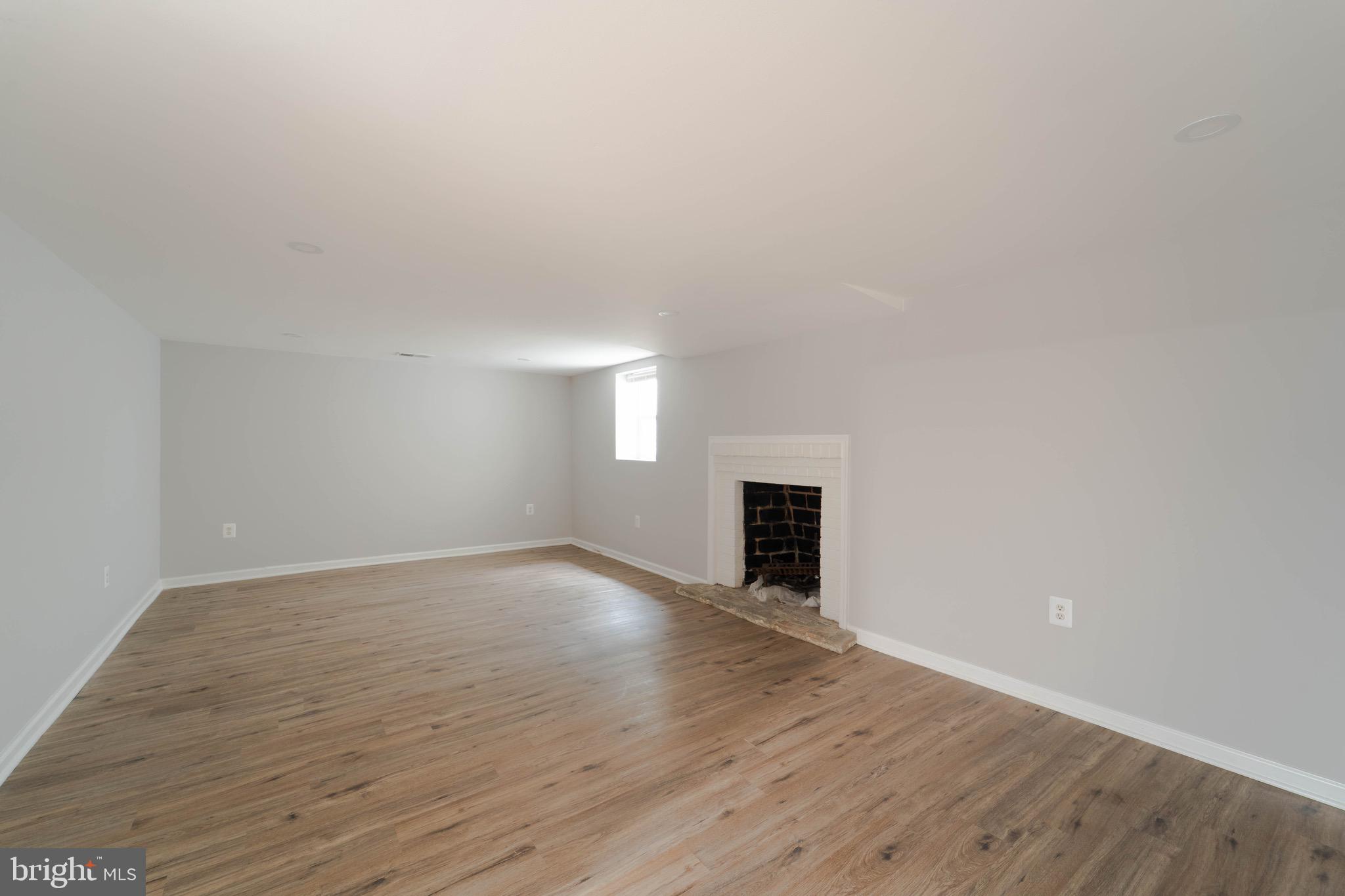 PINE KNOLLS - Residential Lease