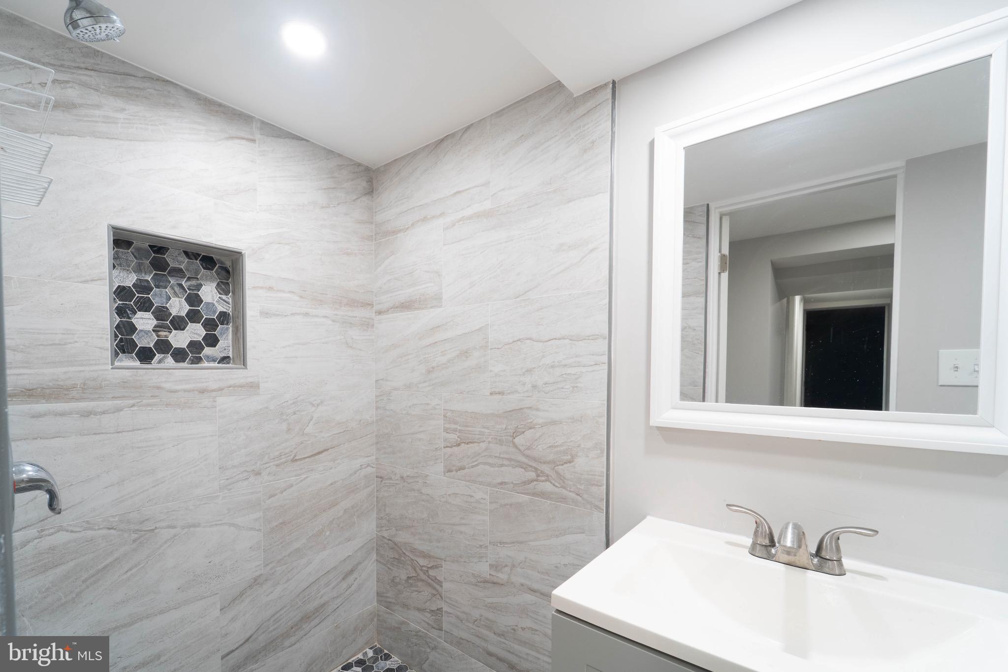 PINE KNOLLS - Residential Lease