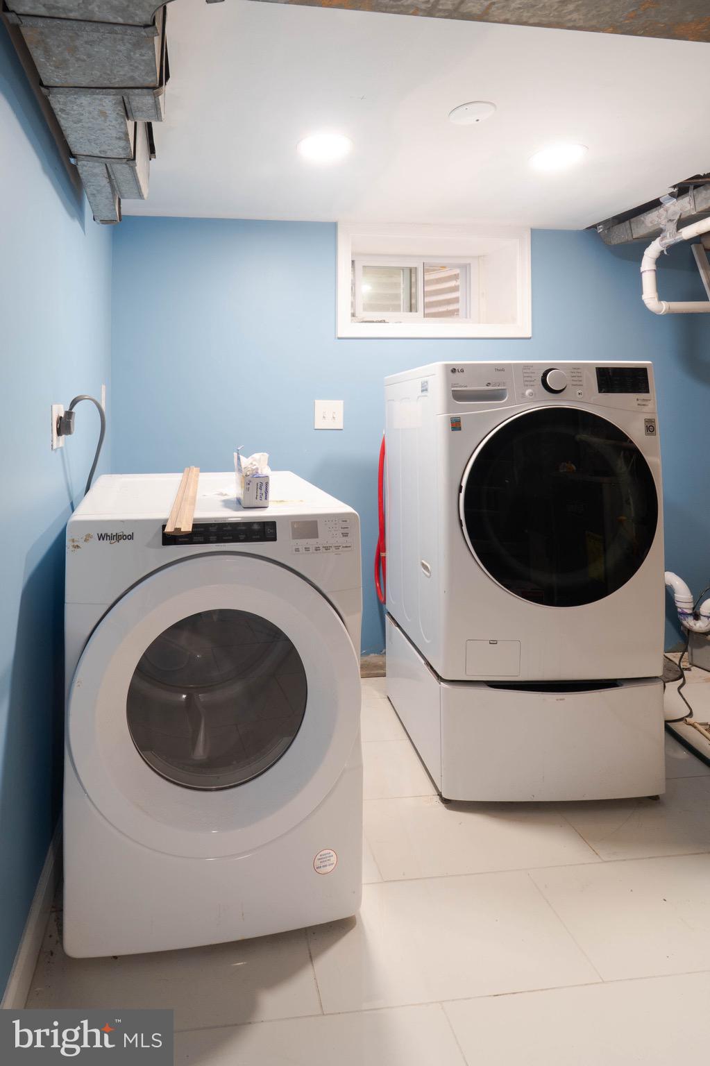 PINE KNOLLS - Residential Lease