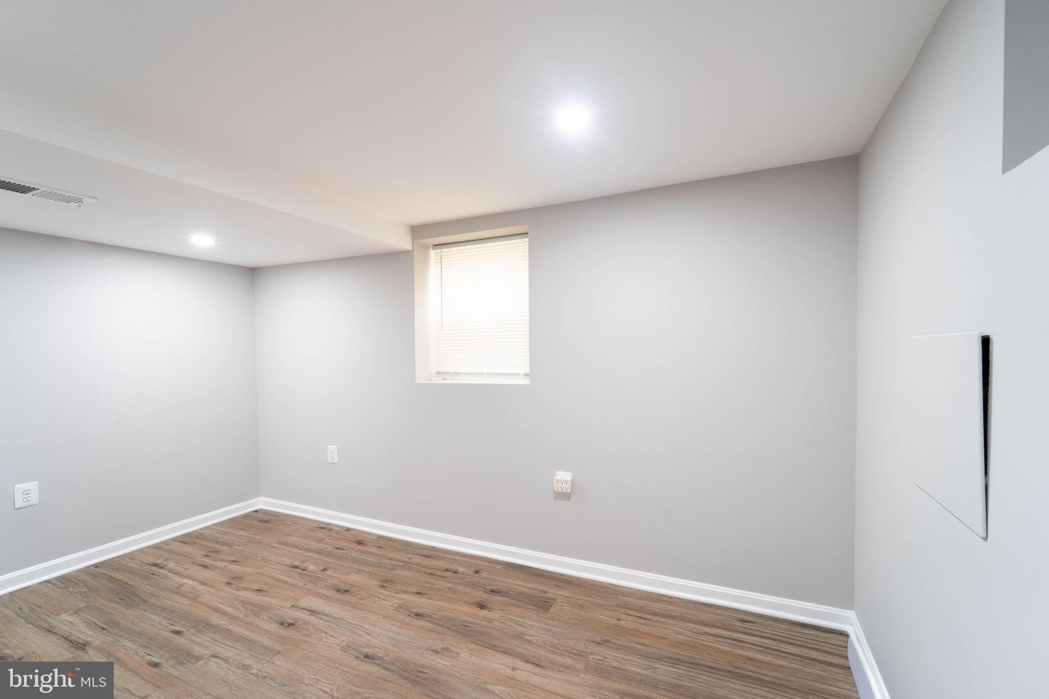 PINE KNOLLS - Residential Lease